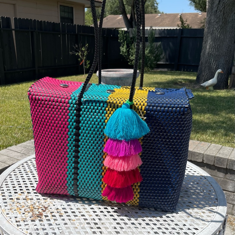 Multicolor weaved travel bag